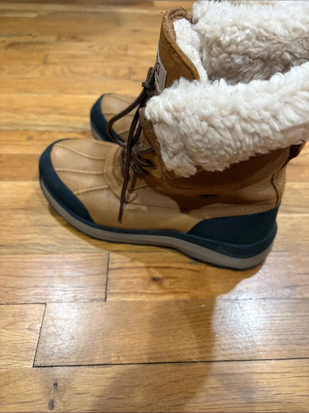UGG Chestnut Brown Lace-Up Shearling Winter Boots women’s size 8 water proof